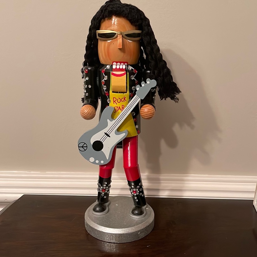 Kiss nutcracker -2010